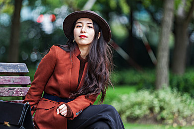东北女人啪啪ⅩXX对白：东北女性豪爽乐观，生活场景展现独特魅力-1