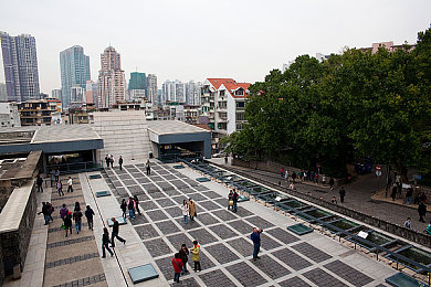 带锁高跟鞋踩踏奴隶：“高跟鞋暴力阴影下：道德沦丧，社会底线何去何从？”-2
